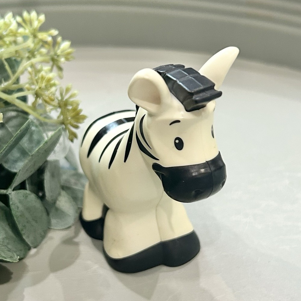 Fisher Price Little People Zebra With Mohawk Zoo Safari Animals Plastic Toy 2017